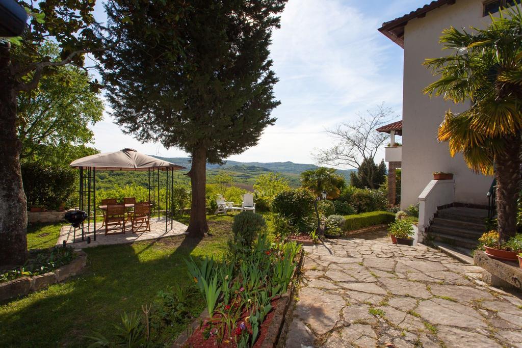 Apartments Garden Motovun Quarto foto