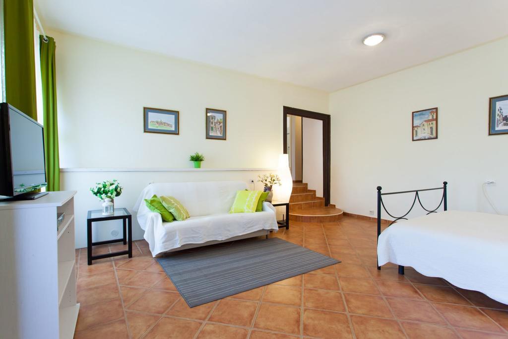 Apartments Garden Motovun Quarto foto